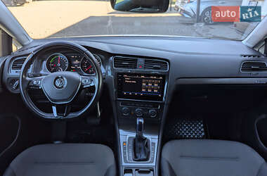Хетчбек Volkswagen e-Golf 2017 в 