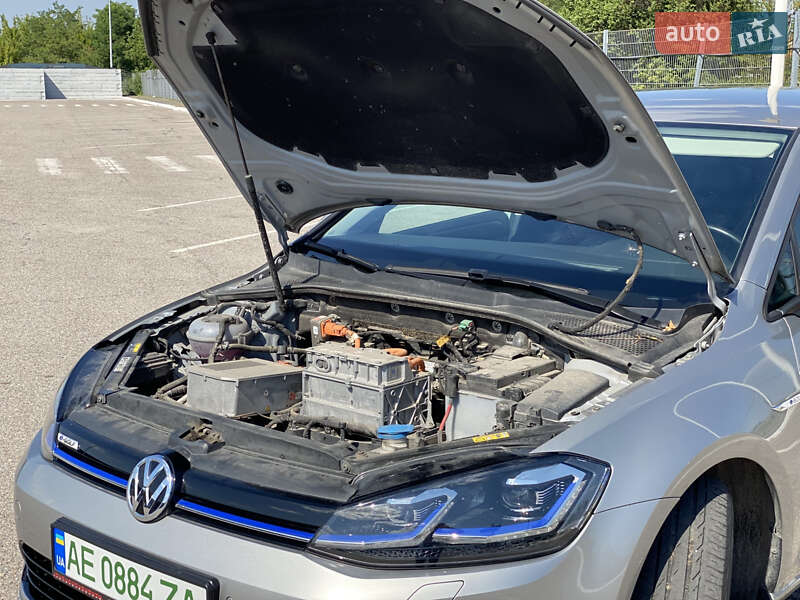 Хэтчбек Volkswagen e-Golf 2017 в Днепре фото 12 Хэтчбек Volkswagen e-Golf 2017 в Днепре