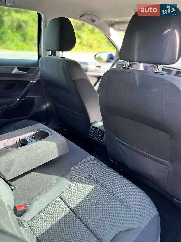 Хетчбек Volkswagen e-Golf 2018 в Ужгороді