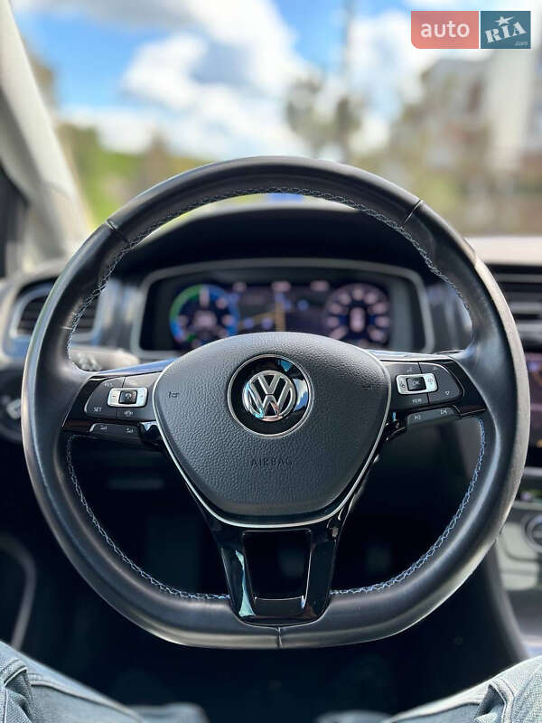 Хетчбек Volkswagen e-Golf 2018 в Ужгороді