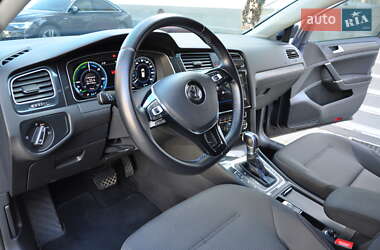 Хэтчбек Volkswagen e-Golf 2018 в 