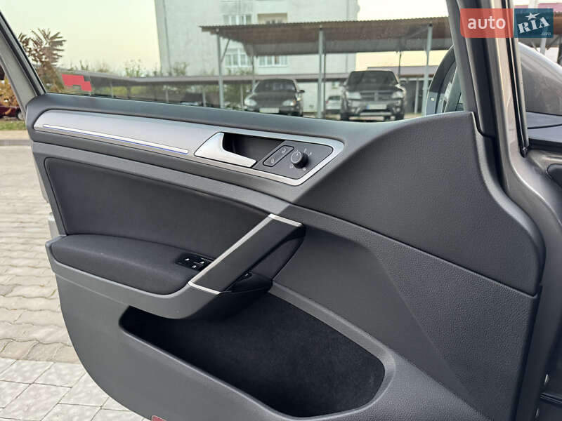 Хетчбек Volkswagen e-Golf 2015 в Сокалі