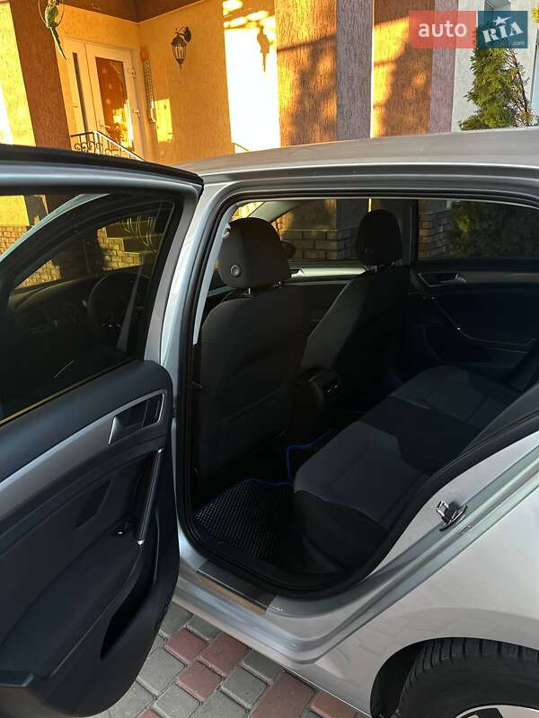 Хетчбек Volkswagen e-Golf 2016 в Миколаєві