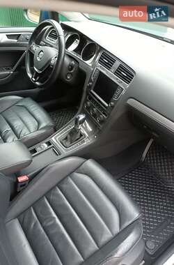 Хетчбек Volkswagen e-Golf 2015 в 