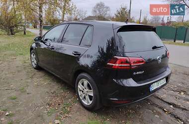 Хэтчбек Volkswagen e-Golf 2015 в 
