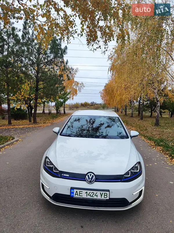 Хэтчбек Volkswagen e-Golf 2015 в 