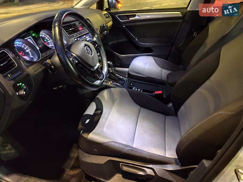 Хетчбек Volkswagen e-Golf 2014 в Києві фото 20 Хетчбек Volkswagen e-Golf 2014 в Києві