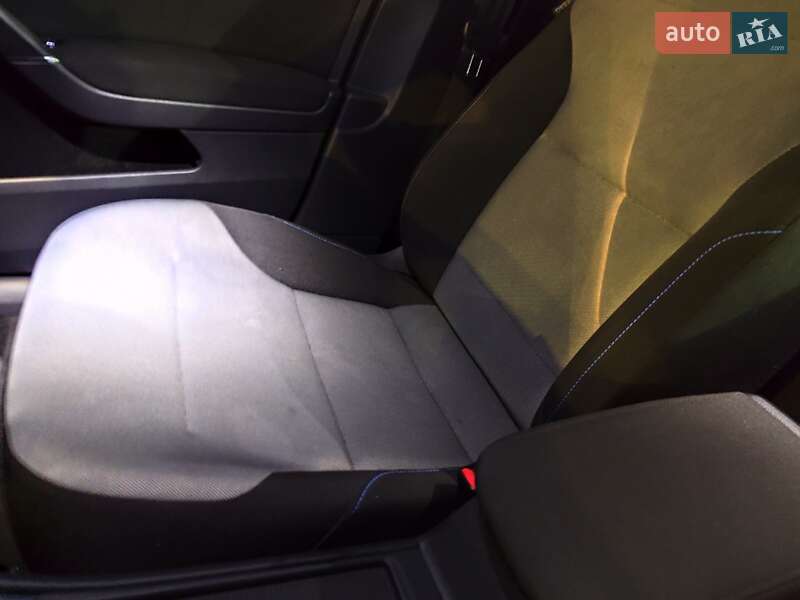 Хетчбек Volkswagen e-Golf 2014 в Києві фото 24 Хетчбек Volkswagen e-Golf 2014 в Києві