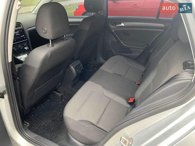 Хэтчбек Volkswagen e-Golf 2018 в Ужгороде