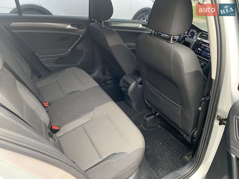 Хэтчбек Volkswagen e-Golf 2018 в Ужгороде