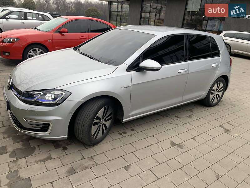 Хэтчбек Volkswagen e-Golf 2018 в Ужгороде