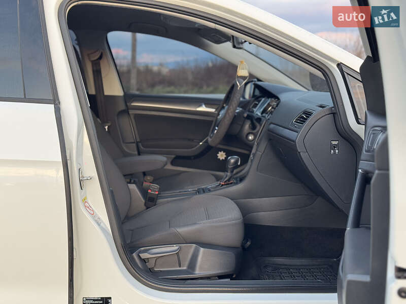 Хэтчбек Volkswagen e-Golf 2020 в Мукачево