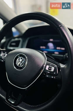 Хэтчбек Volkswagen e-Golf 2019 в 