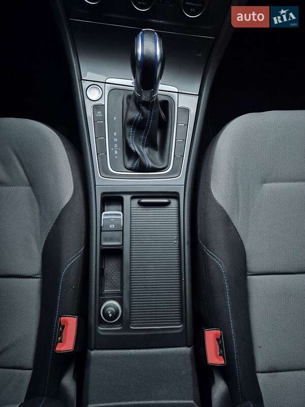 Хетчбек Volkswagen e-Golf 2015 в Івано-Франківську