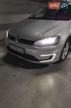 Хетчбек Volkswagen e-Golf 2014 в Дніпрі