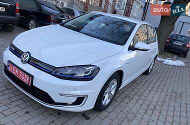 Хетчбек Volkswagen e-Golf 2015 в Чернівцях