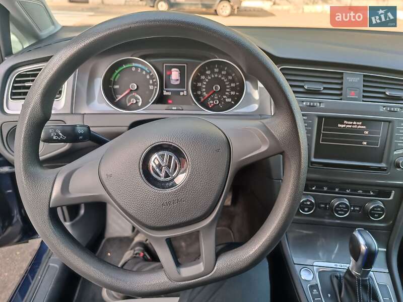 Хетчбек Volkswagen e-Golf 2016 в Дніпрі