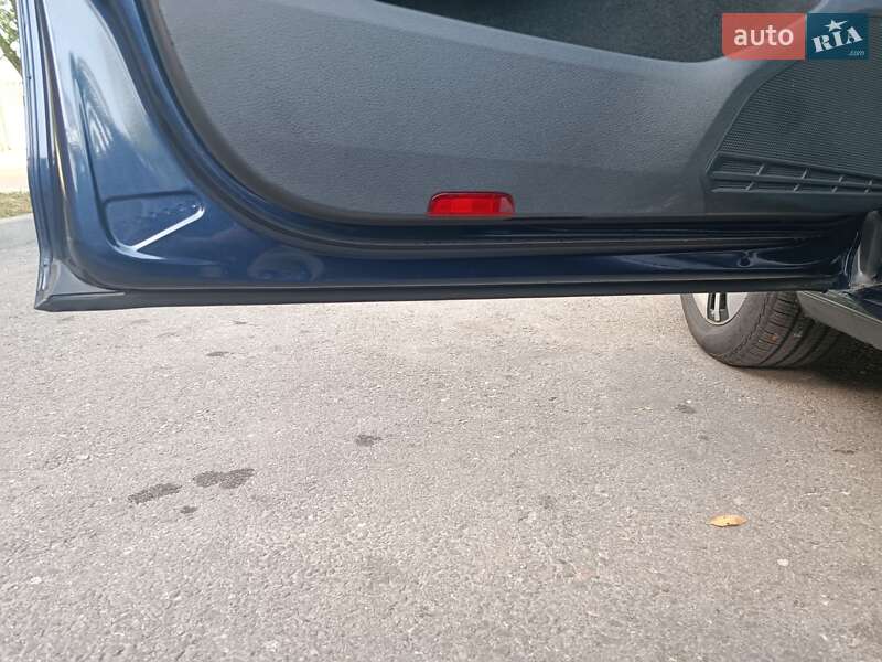 Хетчбек Volkswagen e-Golf 2016 в Дніпрі