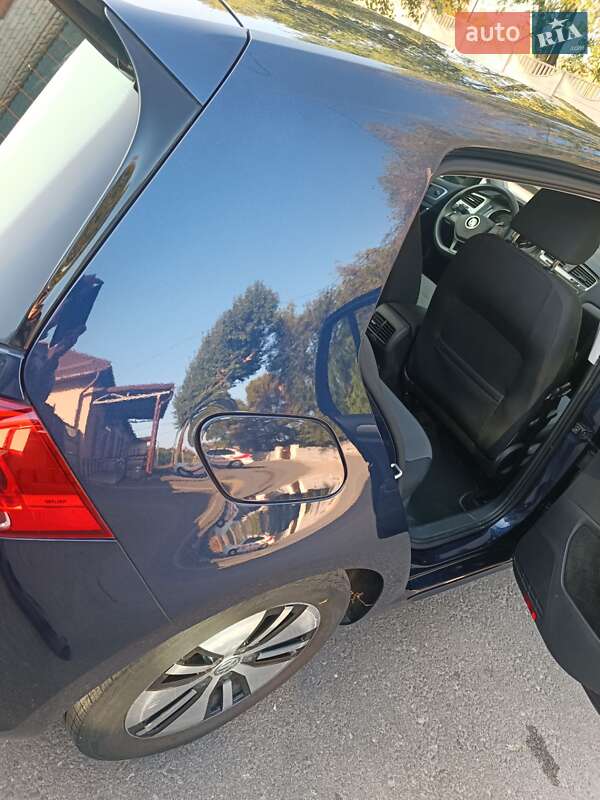 Хетчбек Volkswagen e-Golf 2016 в Дніпрі