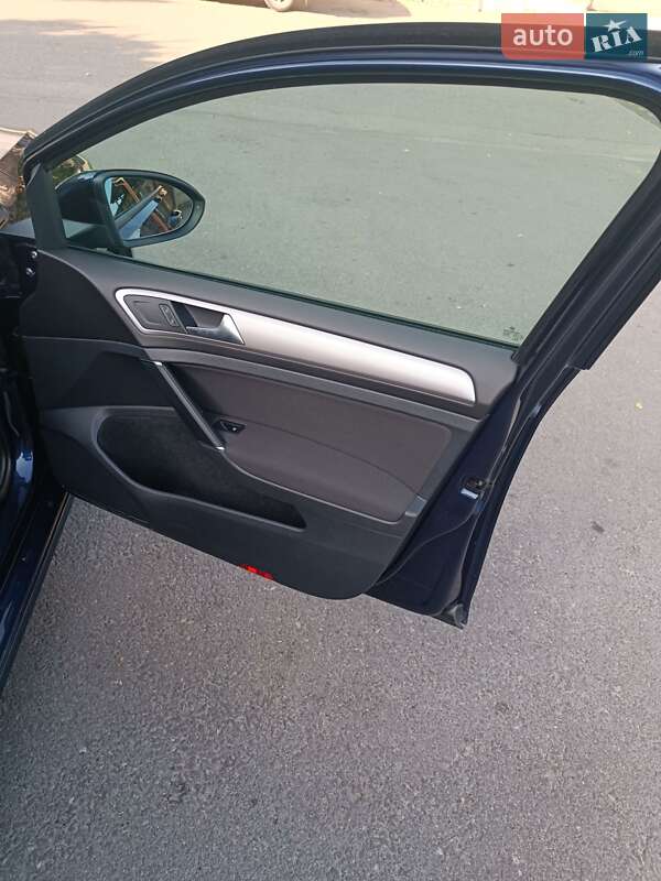 Хетчбек Volkswagen e-Golf 2016 в Дніпрі