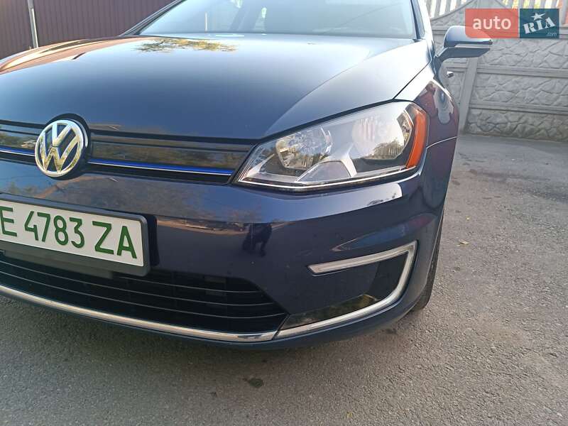 Хетчбек Volkswagen e-Golf 2016 в Дніпрі