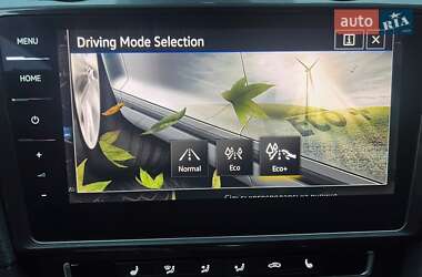 Хэтчбек Volkswagen e-Golf 2019 в 
