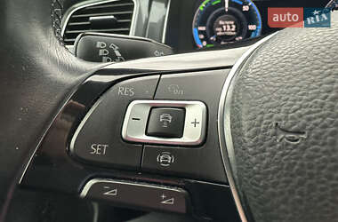 Хэтчбек Volkswagen e-Golf 2019 в 