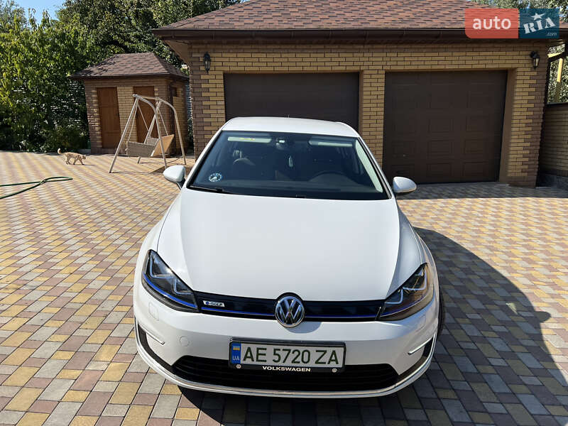 Хетчбек Volkswagen e-Golf 2016 в Дніпрі