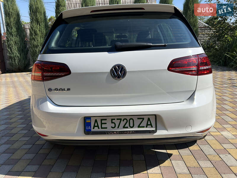 Хетчбек Volkswagen e-Golf 2016 в Дніпрі