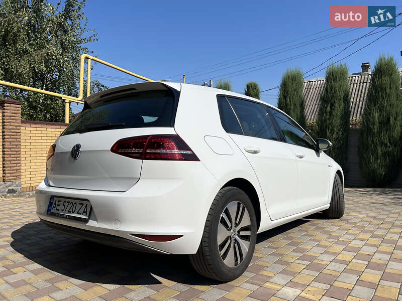 Хетчбек Volkswagen e-Golf 2016 в Дніпрі