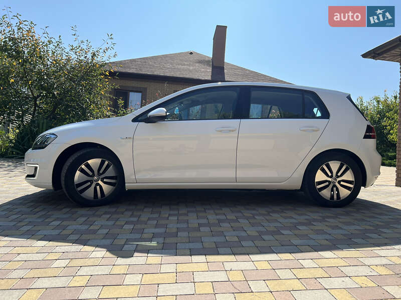 Хетчбек Volkswagen e-Golf 2016 в Дніпрі