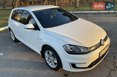 Volkswagen e-Golf 2015