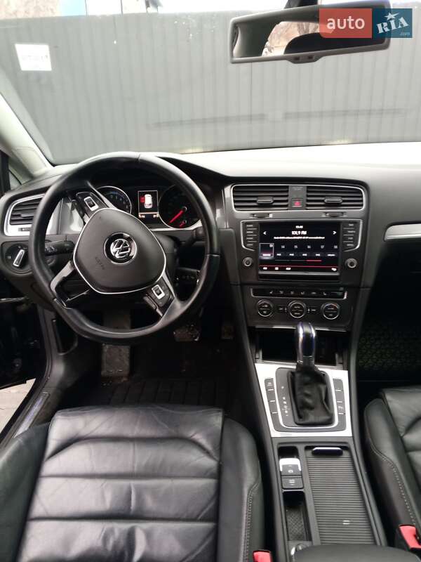 Хетчбек Volkswagen e-Golf 2015 в Кропивницькому