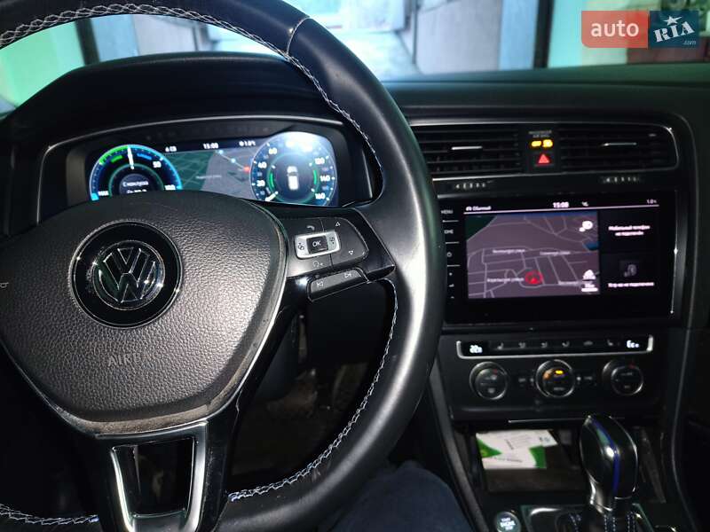Хэтчбек Volkswagen e-Golf 2017 в Броварах