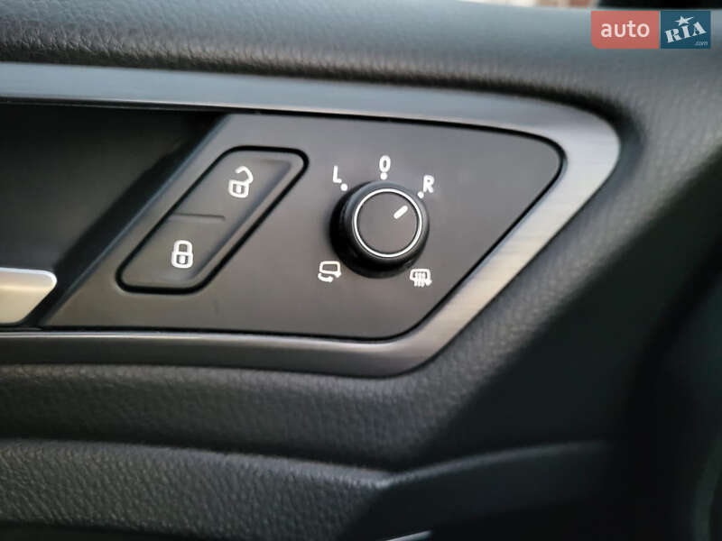 Хетчбек Volkswagen e-Golf 2018 в Ужгороді