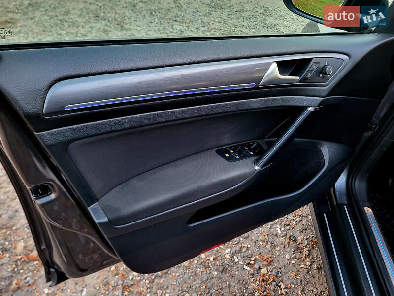 Хетчбек Volkswagen e-Golf 2018 в Ужгороді