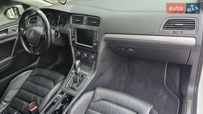 Хэтчбек Volkswagen e-Golf 2014 в Киеве