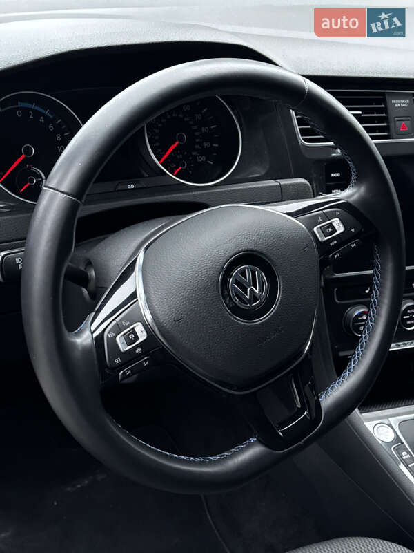 Хетчбек Volkswagen e-Golf 2019 в Києві