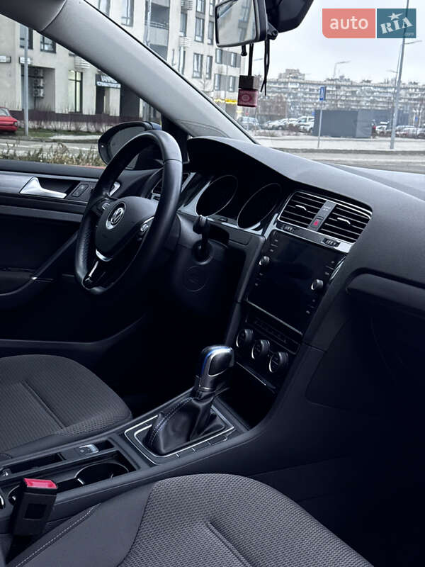 Хетчбек Volkswagen e-Golf 2019 в Києві