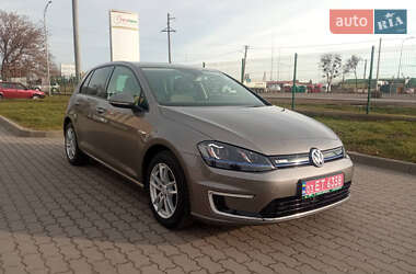 Volkswagen e-Golf 2015