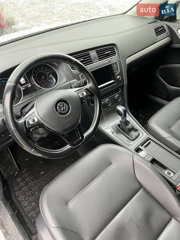 Хетчбек Volkswagen e-Golf 2015 в Львові