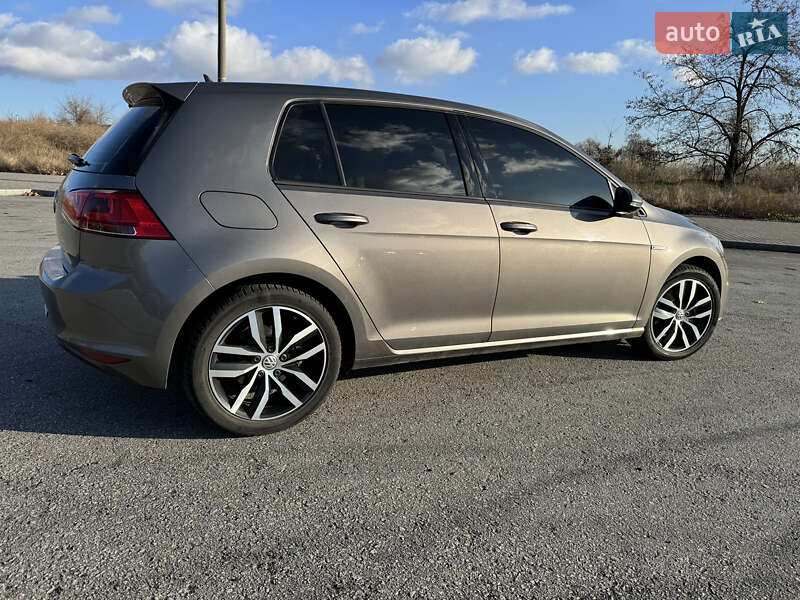 Хетчбек Volkswagen e-Golf 2016 в Запоріжжі