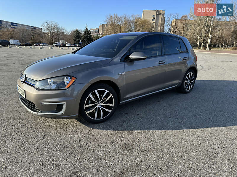 Volkswagen e-Golf 2016