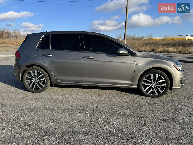 Хетчбек Volkswagen e-Golf 2016 в Запоріжжі