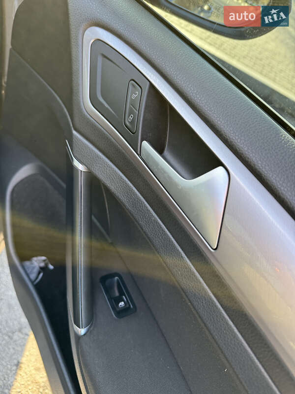 Хетчбек Volkswagen e-Golf 2016 в Запоріжжі