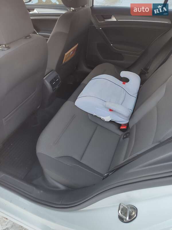 Хэтчбек Volkswagen e-Golf 2018 в Ивано-Франковске