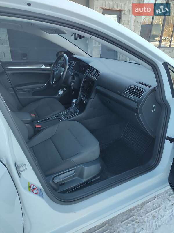 Хэтчбек Volkswagen e-Golf 2018 в Ивано-Франковске