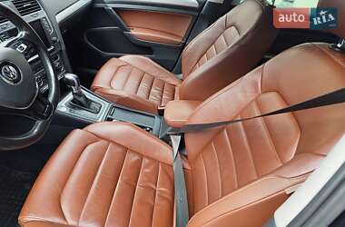 Хэтчбек Volkswagen e-Golf 2015 в 