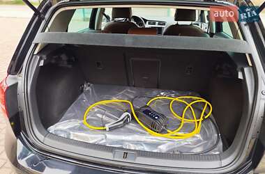 Хэтчбек Volkswagen e-Golf 2015 в 