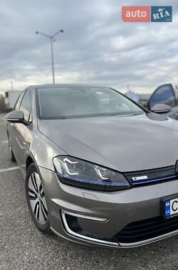 Хетчбек Volkswagen e-Golf 2016 в Чернівцях